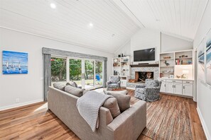 TV - 36 Wisteria Lane ~ Center of Sea Pines w/Private Pool! (Hilton Head Island)