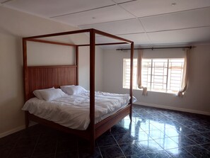 3 chambres, fer et planche à repasser, Wi-Fi, literie fournie