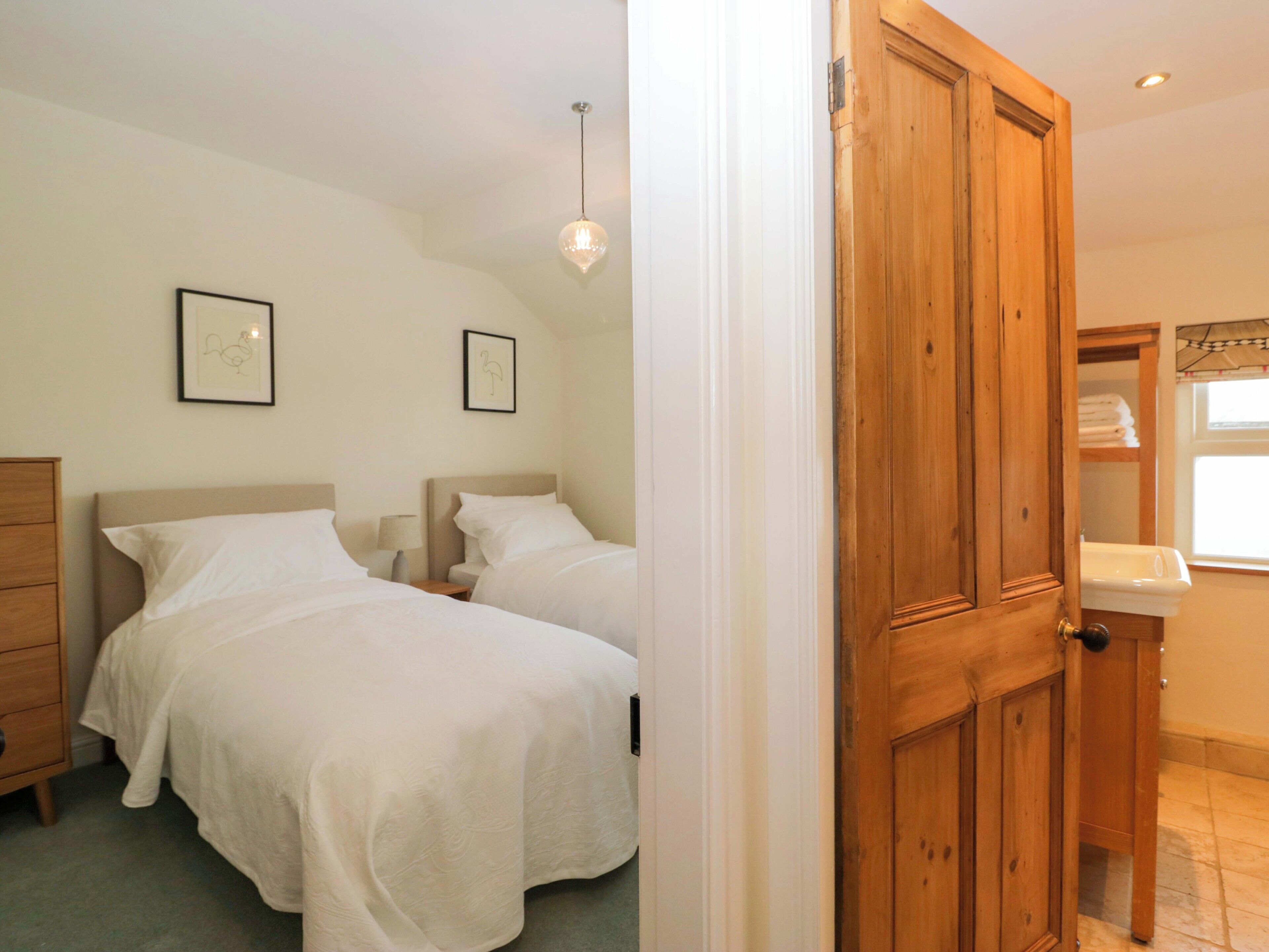 2 bedrooms, individually decorated, individually furnished, free WiFi