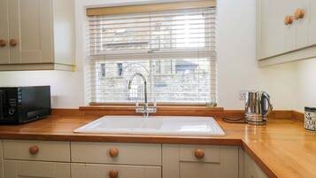 Cookware/dishes/utensils