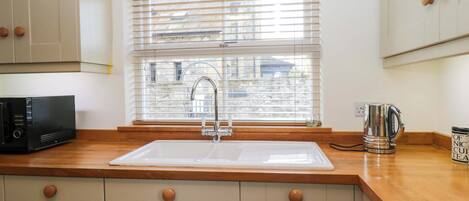 Cookware/dishes/utensils