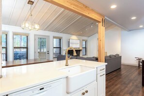 Interior - Lupi10 - Spacious Sunriver Retreat, Great for Families (Sunriver)