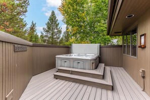 Terrace/patio - Luxury Home, A/C, Ping Pong, Pool Table, Hot Tub-MULL13 (Sunriver)