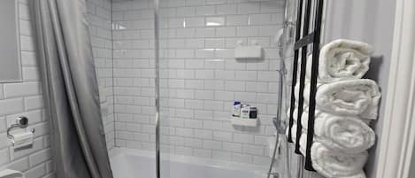 Appartement, 2 chambres | Salle de bain