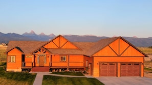 المنشأة من الخارج