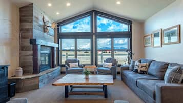 Fernseher, Kamin, Arbeitsbereiche