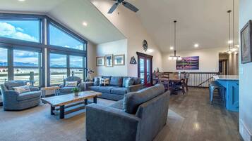 Fernseher, Kamin, Arbeitsbereiche