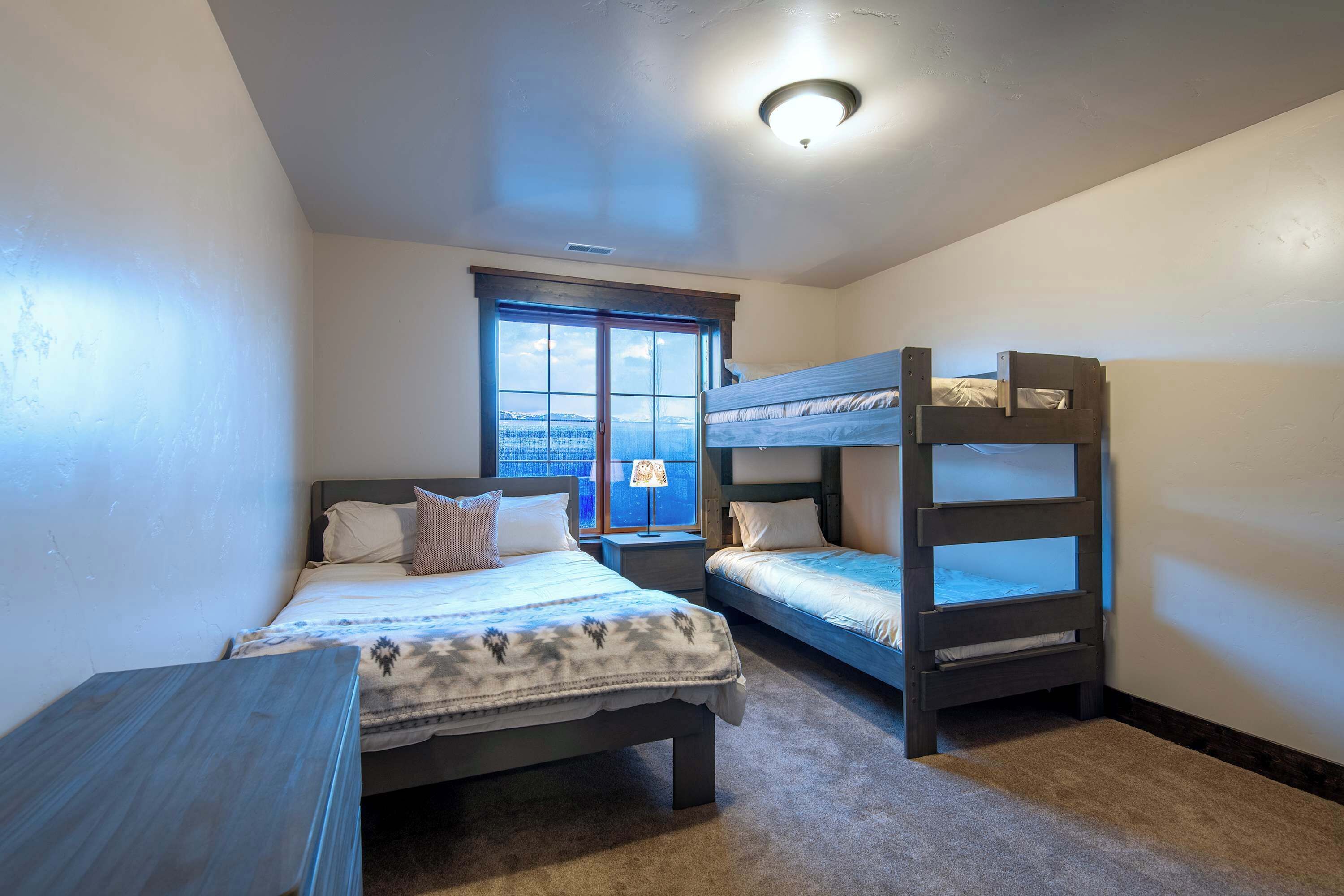 Una scrivania, ferro/asse da stiro, Wi-Fi, lenzuola