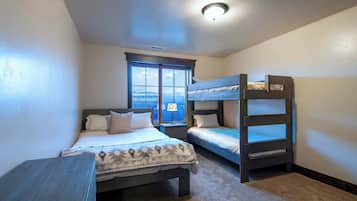 Una scrivania, ferro/asse da stiro, Wi-Fi, lenzuola