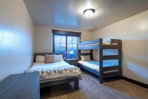 Schreibtisch, Bügeleisen/Bügelbrett, WLAN, Bettwäsche