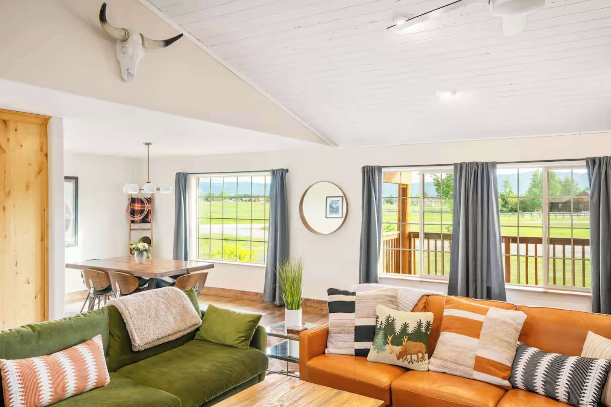 Smart TV, fireplace, books, offices