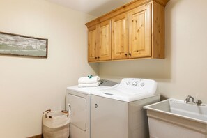 Interior - Teton Homestead: White Pine w/ Hot Tub & Views (Victor)