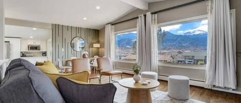 Smart-TV, bordtennis og bøker