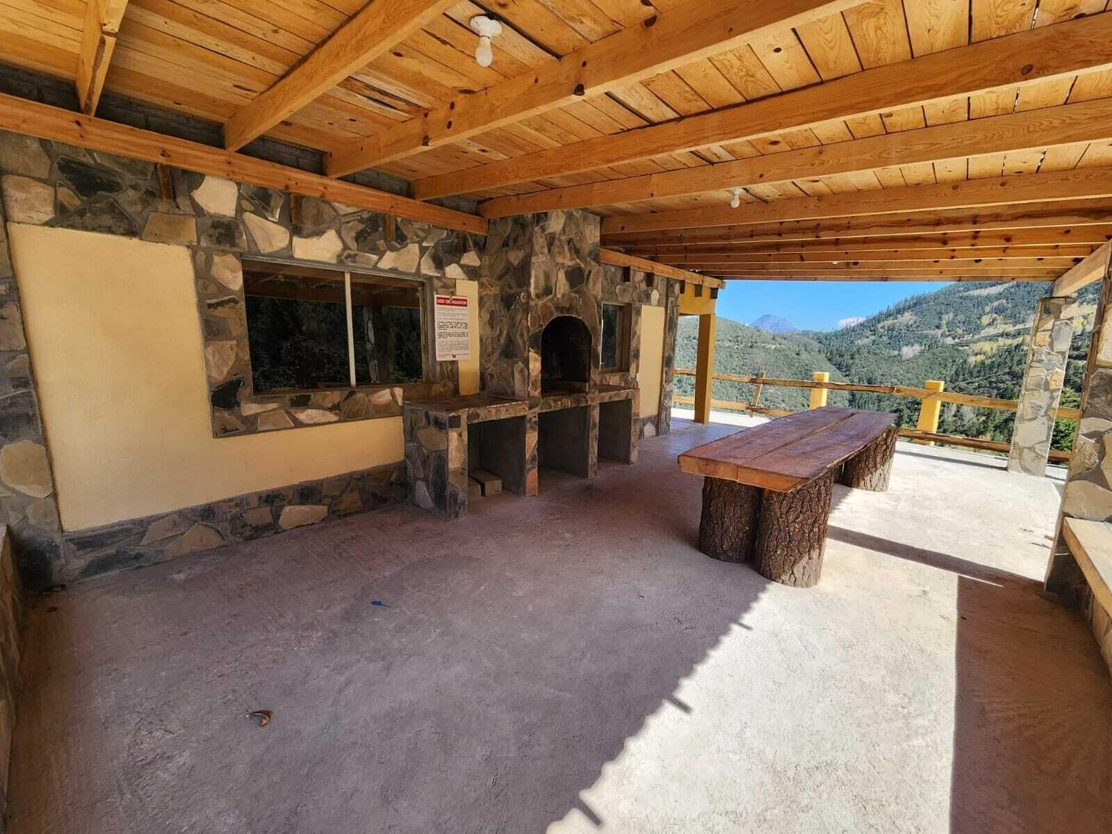 ベーシック キャビン 4 ベッドルーム マウンテンビュー | WiFi (無料)