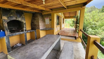 Cabaña básica, 2 habitaciones, vistas a la montaña | Terraza o patio