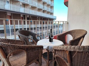 Balcony - Perfect Stay Just Steps From the Beach (Jesolo)