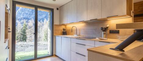 المنشأة من الداخل