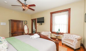 Free WiFi, bed sheets - Charming Conshohocken B+B Near Philly (Conshohocken)