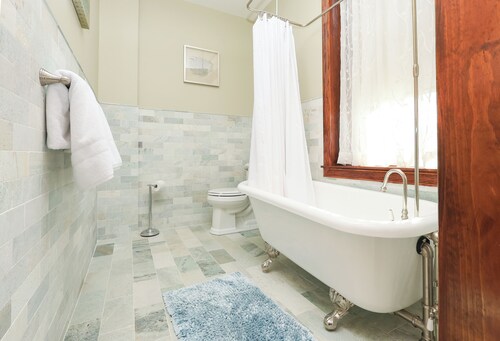 Charming Conshohocken B+B Near Philly