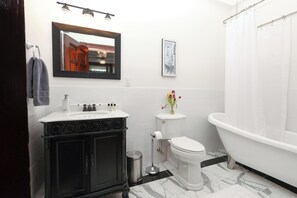 Bathroom - Charming Conshohocken B+B Near Philly (Conshohocken)
