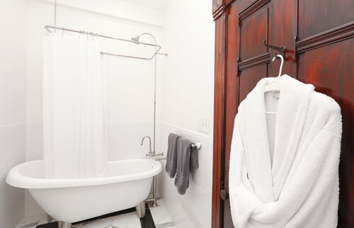 Charming Conshohocken B+B Near Philly