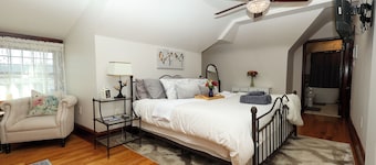 Boutique Conshohocken (near Philadelphia) King & Queen Suite - Breakfast Included