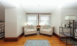 Interior - Boutique Conshohocken (near Philadelphia) King & Queen Suite - Breakfast Included (Conshohocken)