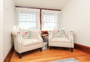 Interior - Boutique Conshohocken (near Philadelphia) King & Queen Suite - Breakfast Included (Conshohocken)