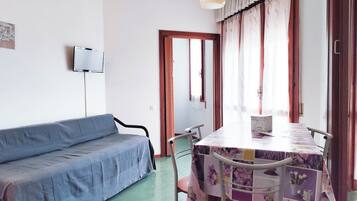 Apartment, 1 Bedroom, Balcony, City View | Living room