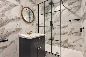 Shower, hair dryer, towels - 1 Force Mill Barn | Ridgestone (Satterthwaite)