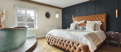 Silitysrauta/-lauta, vauvan matkasänky, Wi-Fi, vuodevaatteet