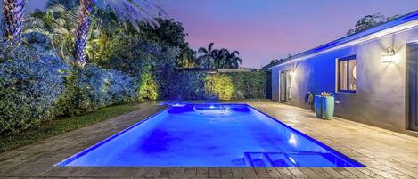 Piscina a l'aire lliure i piscina climatitzada