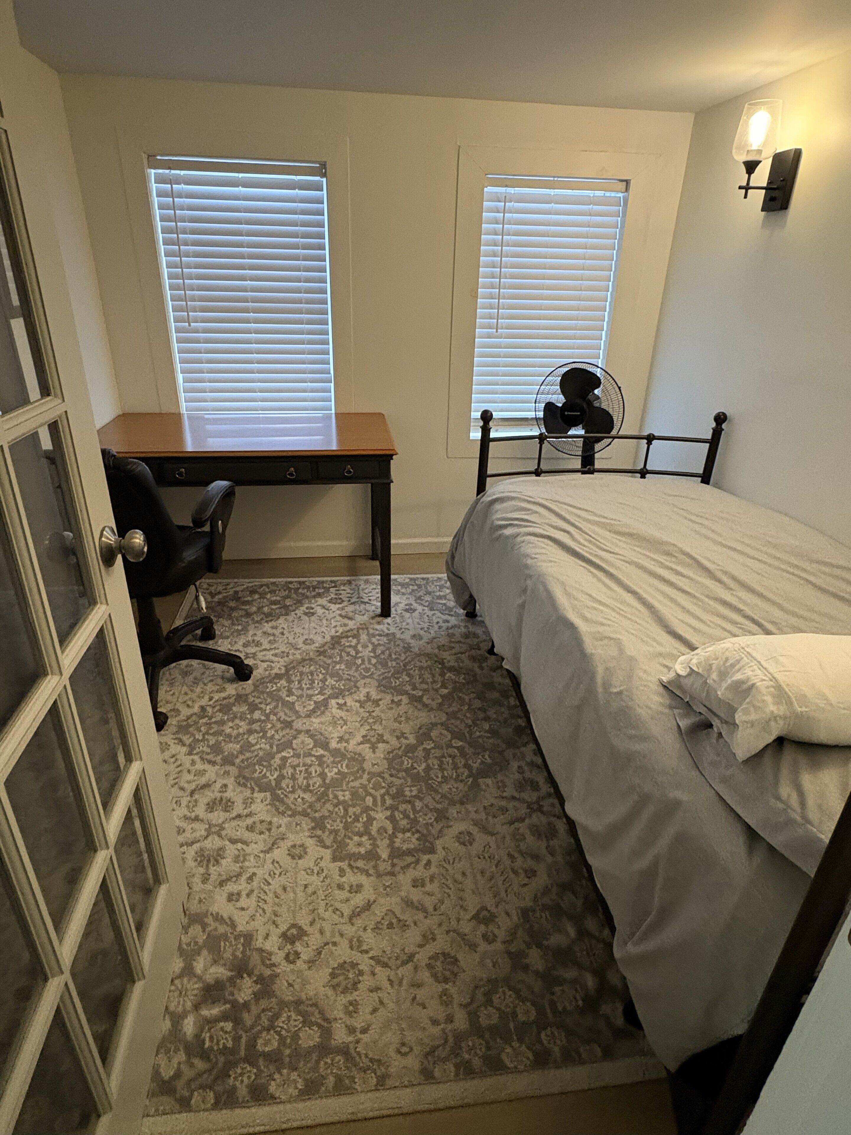 Iron/ironing board, WiFi, bed sheets