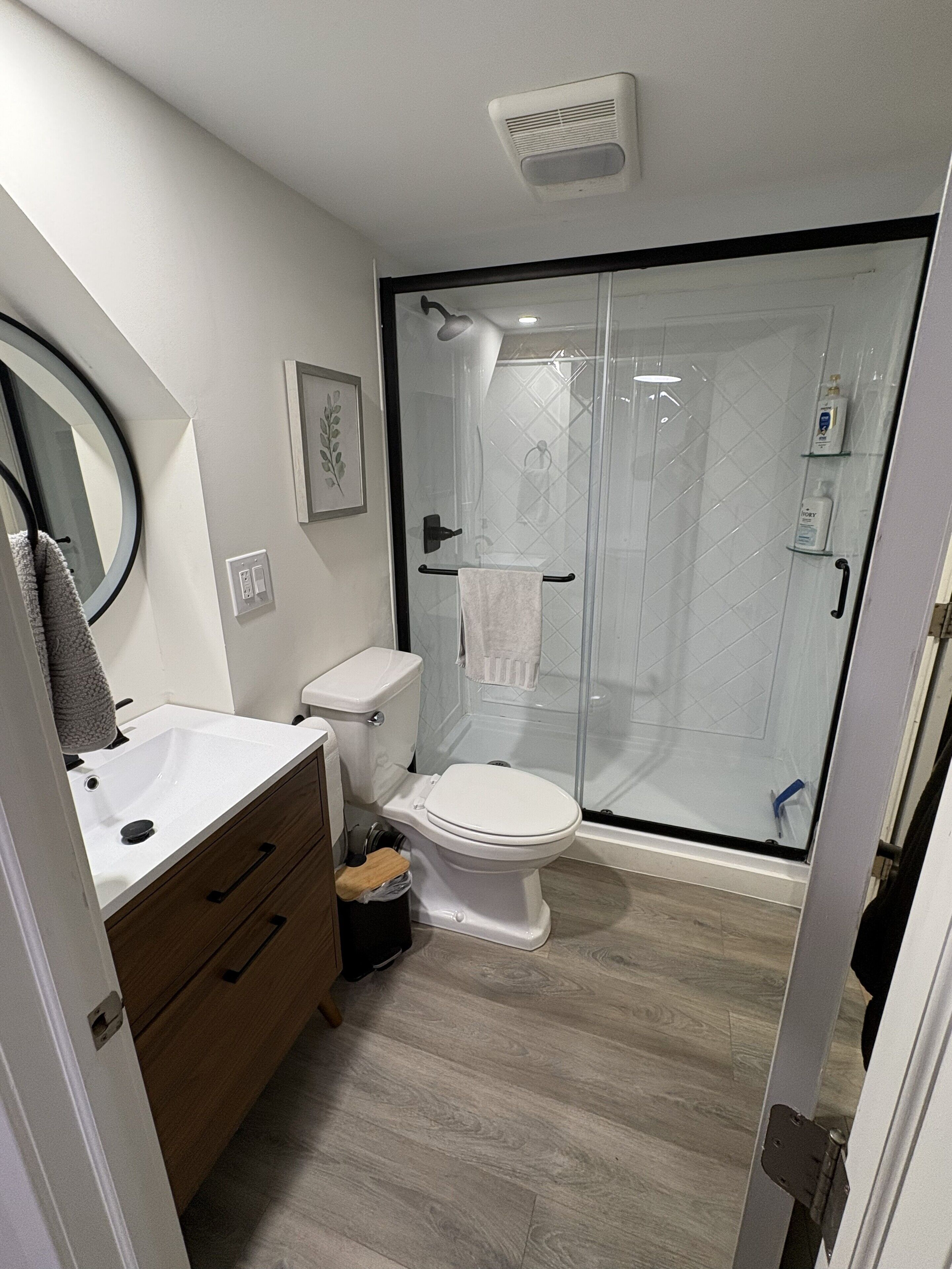 Bruser, hårtørrer, håndklæder, Sæbe