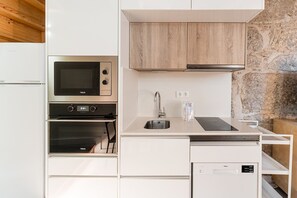 Fridge, microwave, oven, dishwasher - GuestReady - Charming retreat in Porto (Porto)