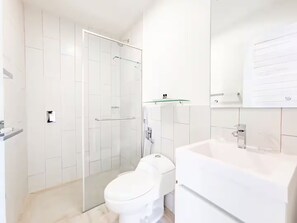 Shower, hair dryer, towels, soap - Sea Shell Villa -C4-1C- 2 bed, 2 bath (Punta Chame)