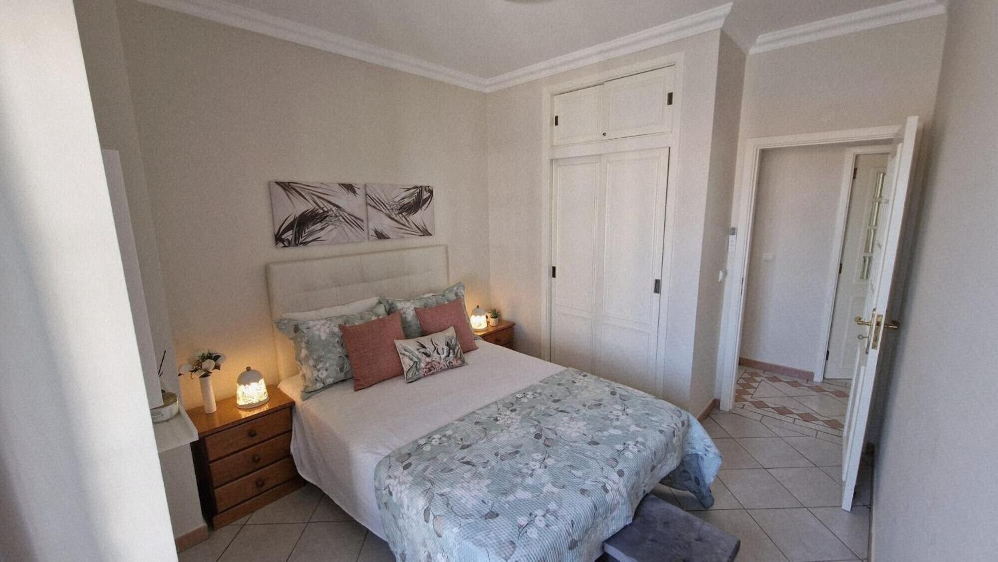 Bügeleisen/Bügelbrett, WLAN, Bettwäsche