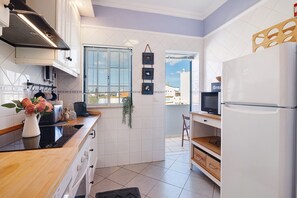 Fridge, microwave, oven, stovetop - Ria's Birds in Cabanas de Tavira – Comfort and Nature by the Ria Formosa (Cabanas de Tavira)
