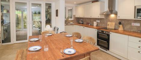 Dishwasher, cookware/dishes/utensils