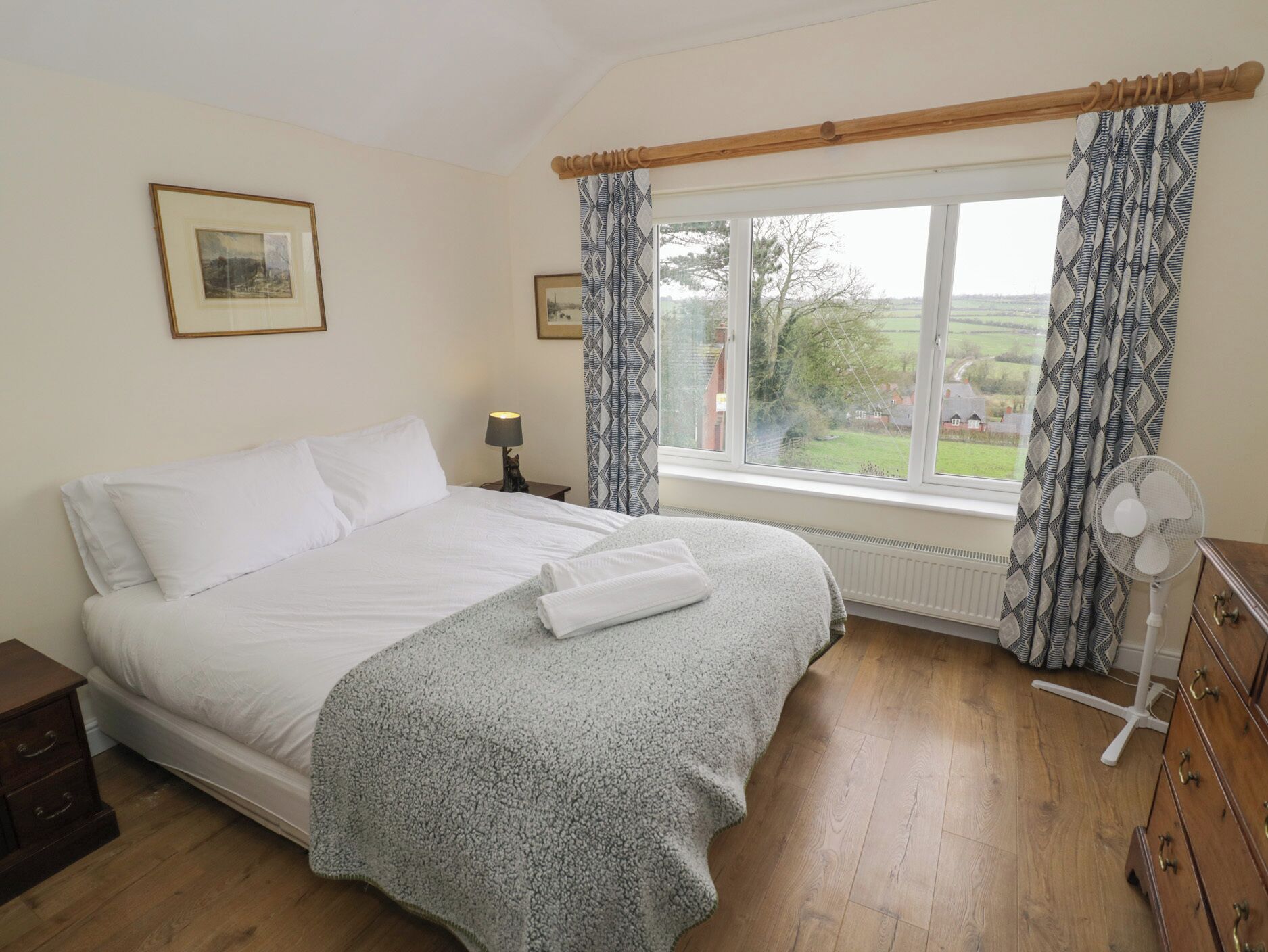 3 bedrooms, individually decorated, individually furnished, free WiFi