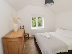 3 bedrooms, individually decorated, individually furnished, free WiFi