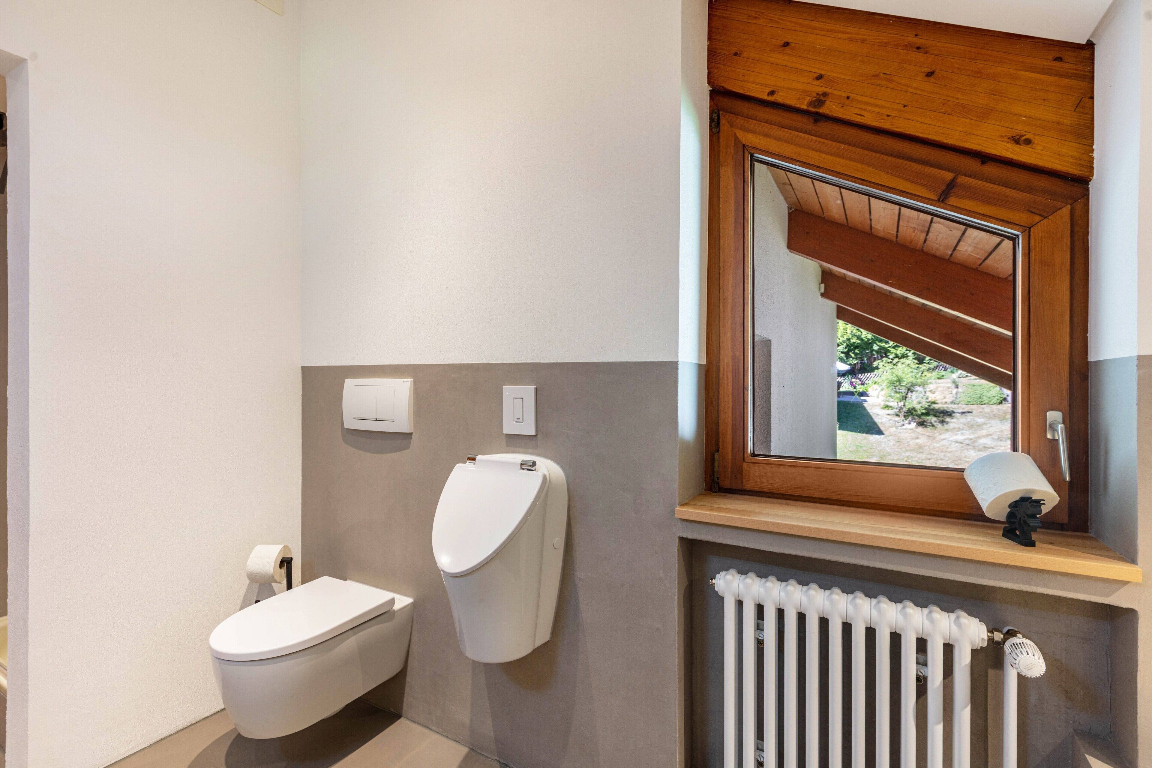Dusche, kostenlose Toilettenartikel, Haartrockner, Handtücher