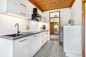 Cafeteira/chaleira, geladeira, fogão, cooktop