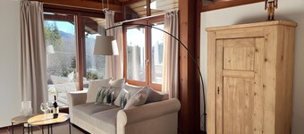 Haus Galerie – Appartement unique sur 3 étages au bord du ruisseau, terrasse, jardin & galerie