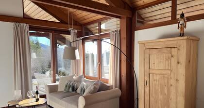 Haus Galerie – Einzigartige Ferienwohnung über 3 Etagen am Bach, mit Terrasse, Garten & Galerie