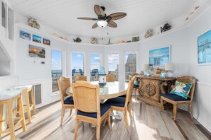 Dining - Beachfront | Direct Access | Front Row Views (Galveston)