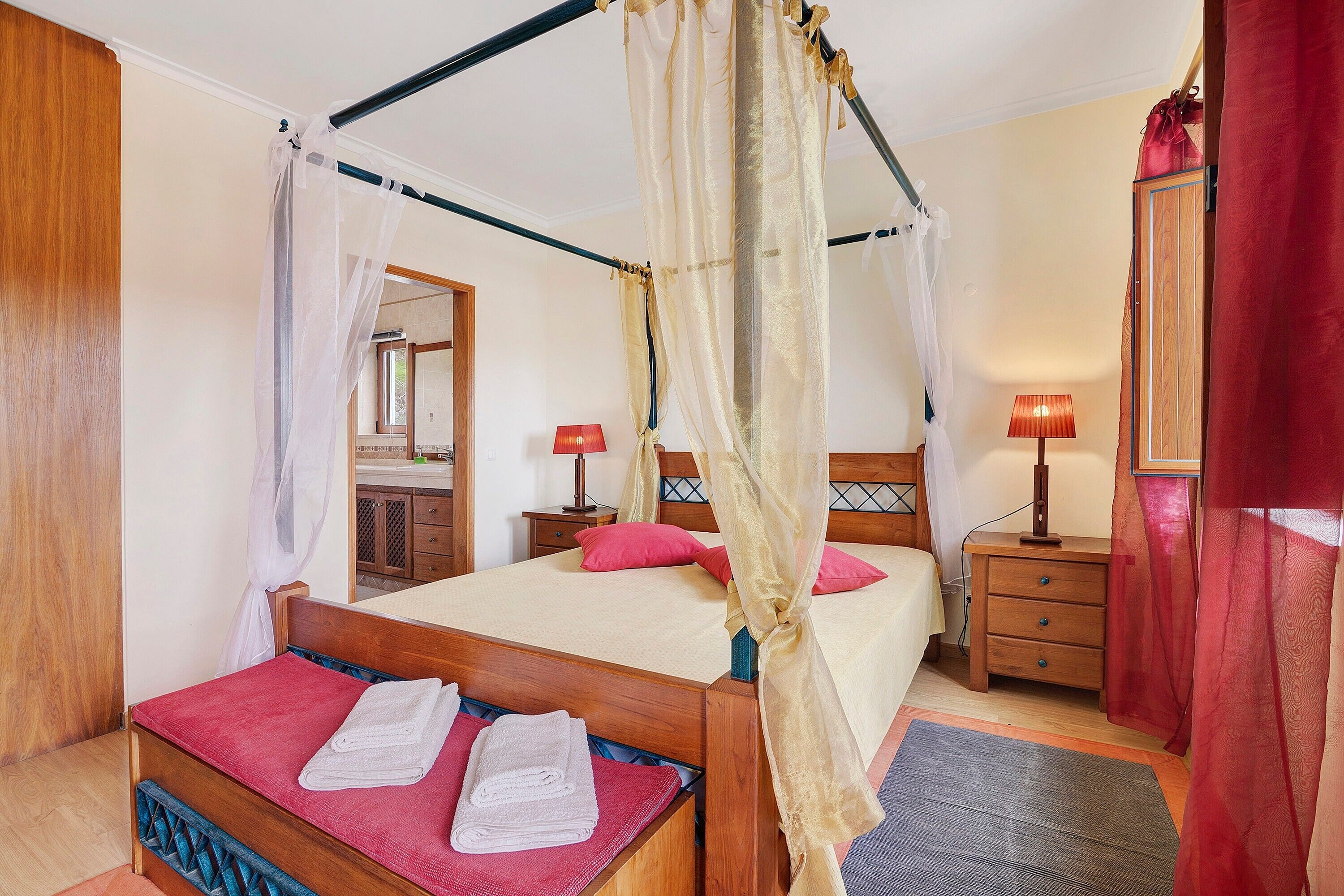 Bügeleisen/Bügelbrett, WLAN, Bettwäsche