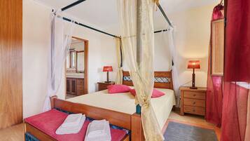 Bügeleisen/Bügelbrett, WLAN, Bettwäsche