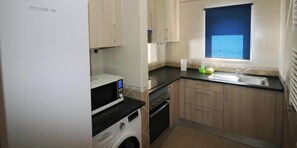 Private kitchen - Apartment 'Paz E Natureza 1' with Mountain View, Wi-Fi and Air Conditioning (São Brás de Alportel)