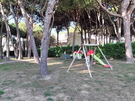 Apartamento, 2 habitaciones, balcón, vistas a la ciudad | Zona infantil